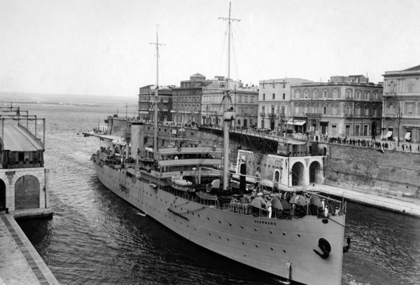 pont ouvert et sortie du navire quarnaro, 1930-1940