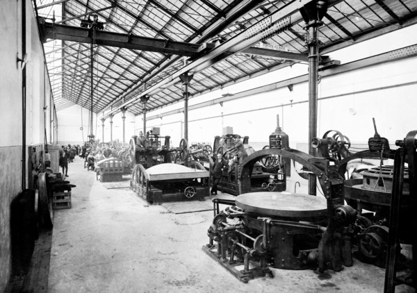 construction de miroirs réflecteurs dans les ateliers galiléens, 1910-1920
