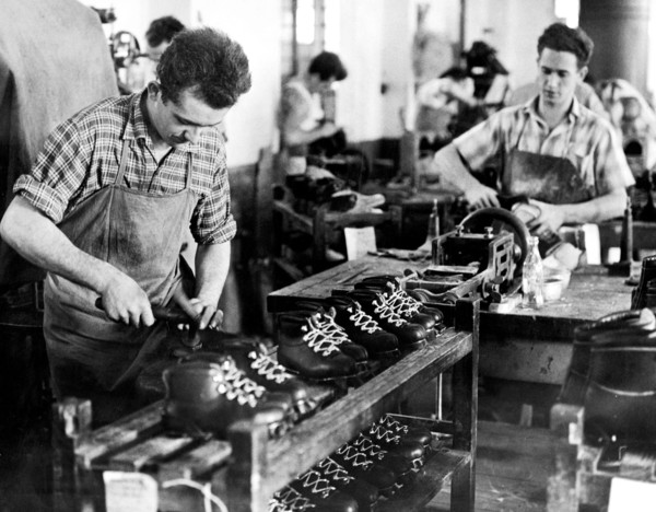 fabrication de chaussures de ski et d'alpinisme, 1956