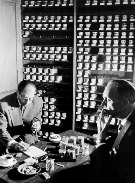 Les experts en goût testent les mélanges, 1962