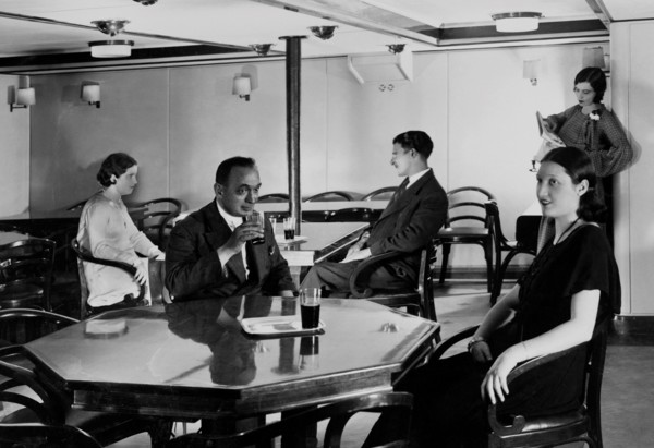 marine, navire à moteur victoria, touristes au bar en troisième classe, 1930