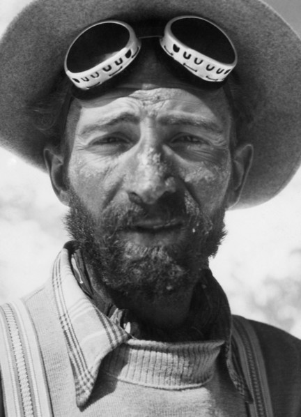 Portrait d'hermann buhl après l'ascension de nanga parbat, pakistan, 1953