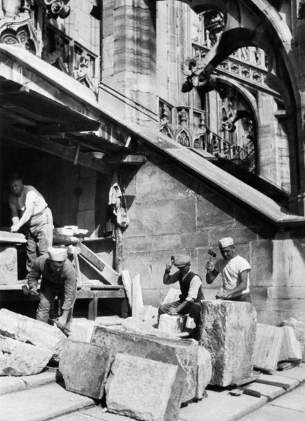 italie, milan, chantier de construction de la cathédrale, 1930