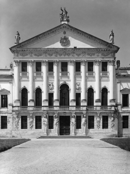 italie, veneto, facade de la villa pisani, stra, venise, 1960