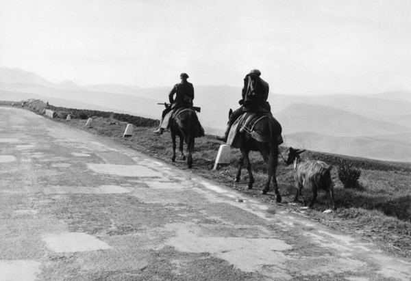 italie, sicile, palma di montechiaro, hommes à cheval, 1967