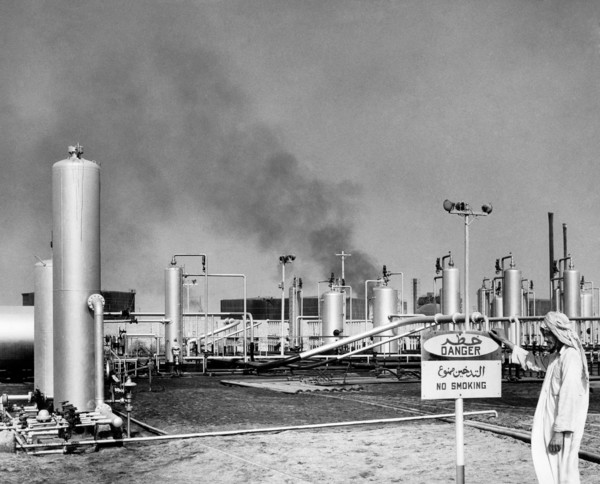 arabie saoudite, vue partielle des raffineries de ras tanura, 1952