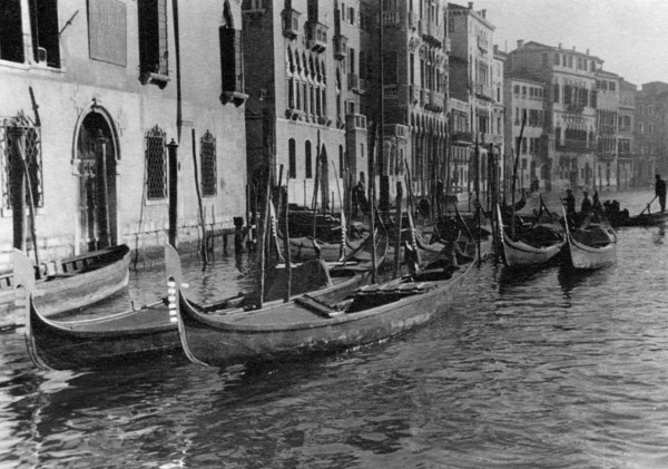 italie, veneto, venise, gondoles sur le grand canal, 1920 1930