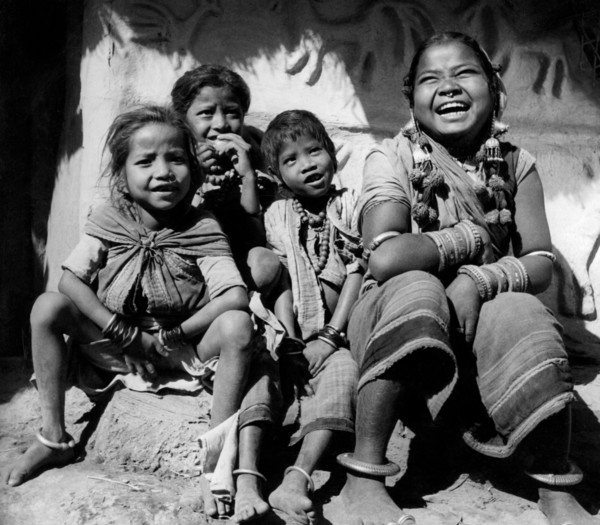 népal, enfants indigènes taru, 1956