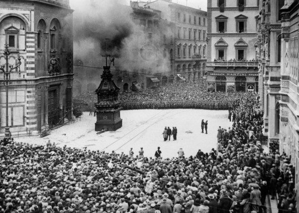toscane, florence, fête du feu à l'occasion du samedi saint, 1930 1940