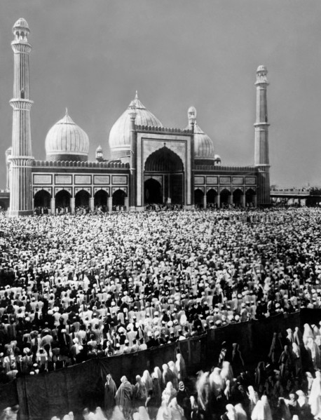 asie, inde, delhi, fidèles devant la mosquée jama, 1920 1930