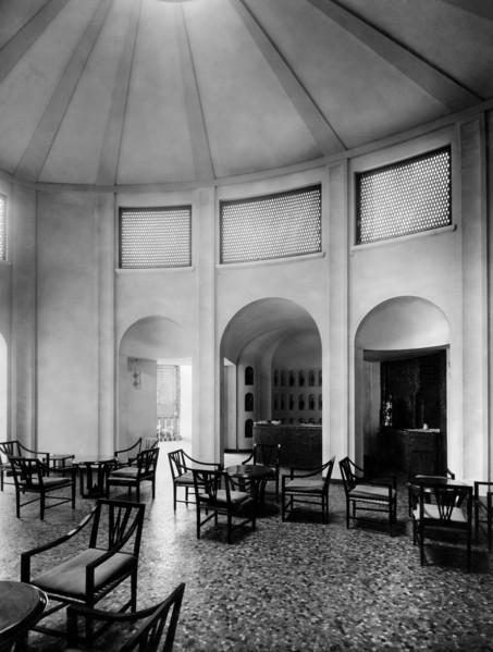 italie, venise, décorations et meubles de l'architecte brenno del giudice dans une salle de la 16e exposition d'art, 1928