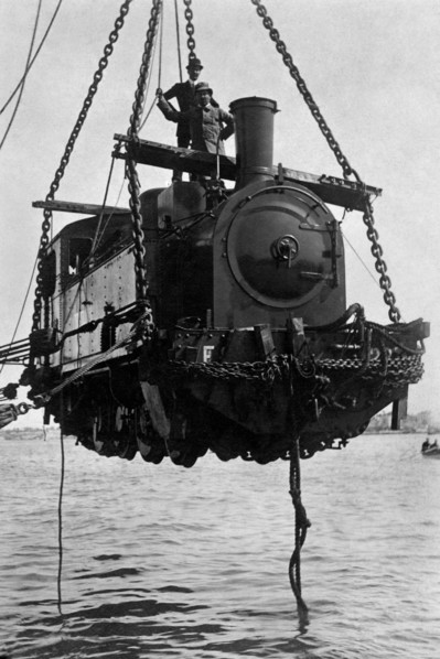 afrique, libye, débarquement de la première locomotive, 1920