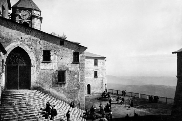 campanie, mercogliano, sanctuaire de montevergine, entrée et belvédère avec puits de colombes, 1910 1920