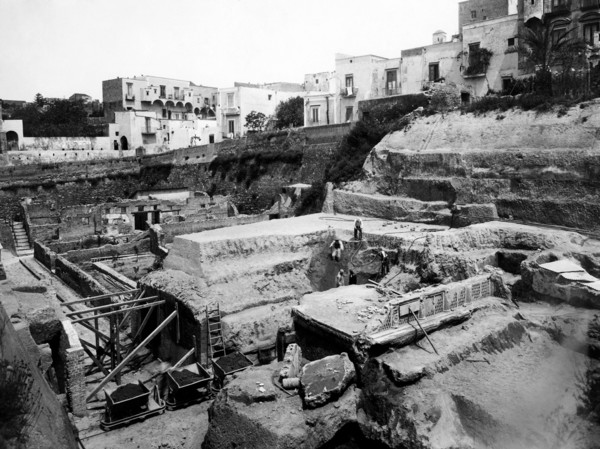 campanie, ercolano, fouille du decumanus inférieur, 1920