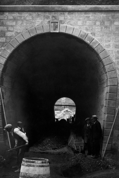 italie, basilicate, communauté de montagne de camastra, aqueduc de pugliese, tunnel de sauro-tower, 1920 1930