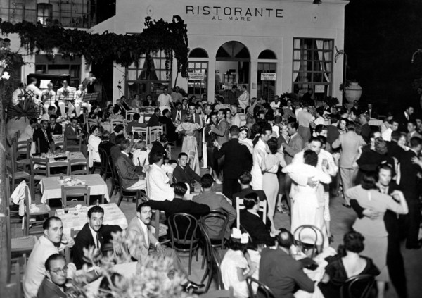 italie, sicile, taormine, danse au capo mazzarò, 1920 1930
