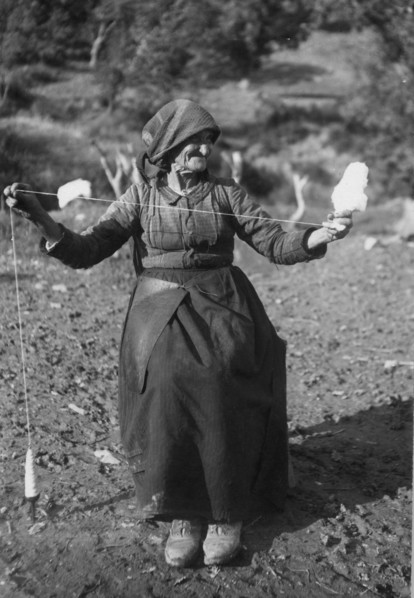 italie, basilicate, colobraro, la fileuse, 1930