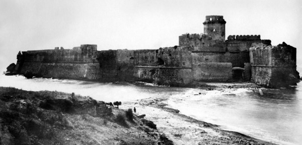 europa, italie, calabre, île de capo rizzuto, vue de le castella, années 1920