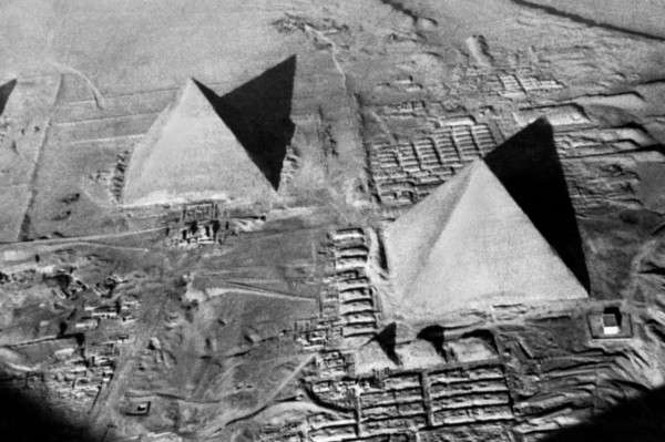 afrique, égypte, le caire, vue aérienne des pyramides des pharaons, 1930