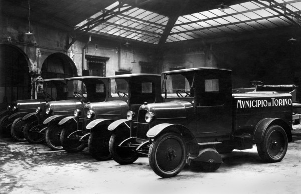 europe, italie, turin, exposition nationale, balayeuses à moteur, 1910 1920