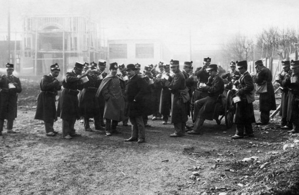 europe, italie, turin, la ration des soldats pendant la grève de l'exposition, 1911