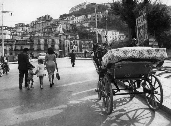 europe, italie, calabre, cosenza, rue de la ville, 1962