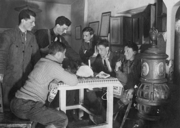 europe, italie, abruzzes, intérieur d'un refuge, 1914