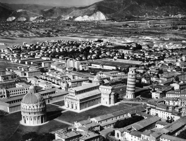 piazza dei miracoli, pise, toscane, italie 1965