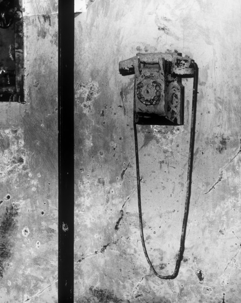 téléphone après l'inondation du 4 novembre 1966, florence, toscane, italie, 1967