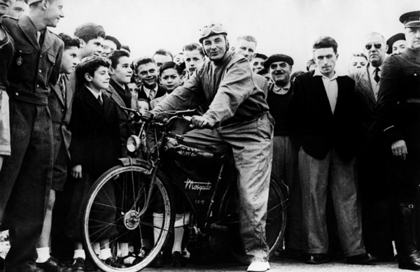 europe, france, pau, 40.000 procès pour la moto-moustique, 1952