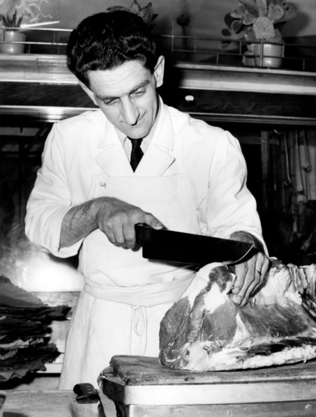 coupe d'un steak, y compris l'entrecôte, le filet et l'aloyau, 1966