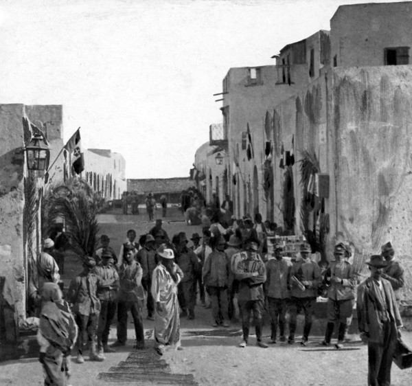 guerre italo-turque, tripolitaine, chefs turcs avec officiers du parc à dirigeables, 1912