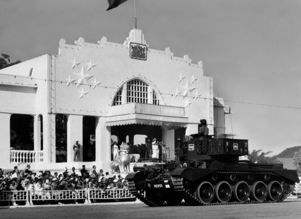 asie, birmanie, parade militaire en birmanie, 1960