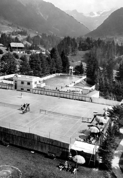 suisse, palace hôtel, piscine et terrain de tennis