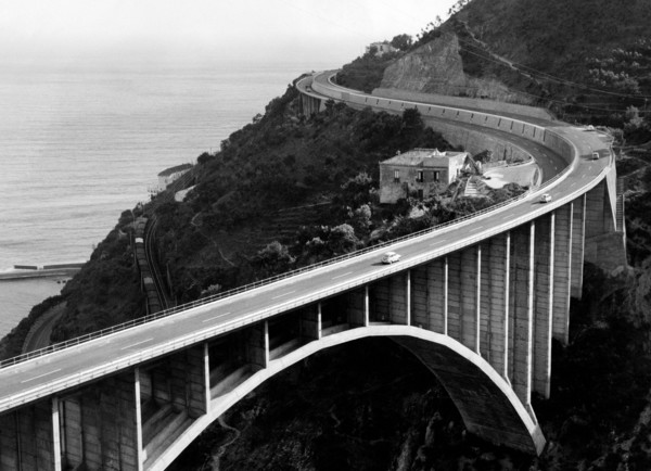 viaduc sur l'autoroute naples-salerne, 1962