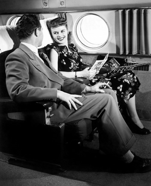 un couple pendant un vol, 1940-1950