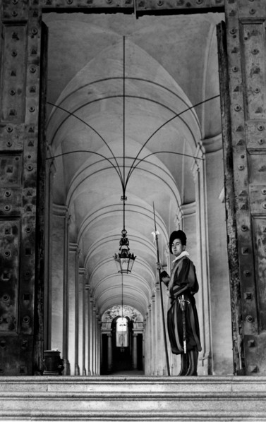 Entrance to the Vatican from the bronze door. 1958