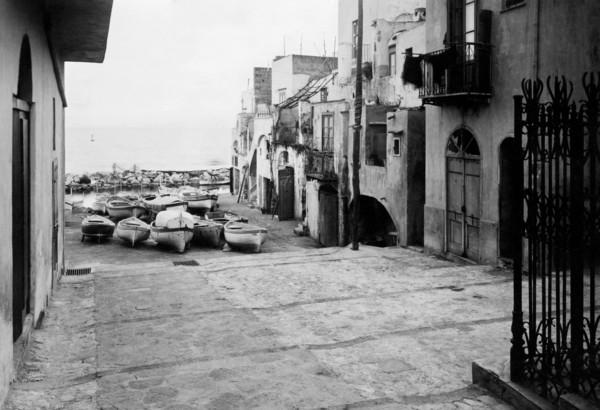 Piazza Fontana. Marina Grande. Capri Island. Campania. Italy 1930-40