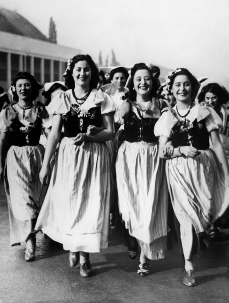 Italy. Rome. Tuscan Housewives At The Poultry Exhibition At The Circo Massimo. 1938