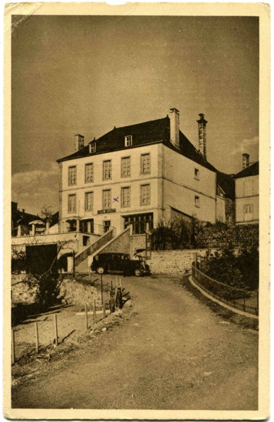 Publisher Heliogravure d'Art Michel shows Hotel Balluvue.
