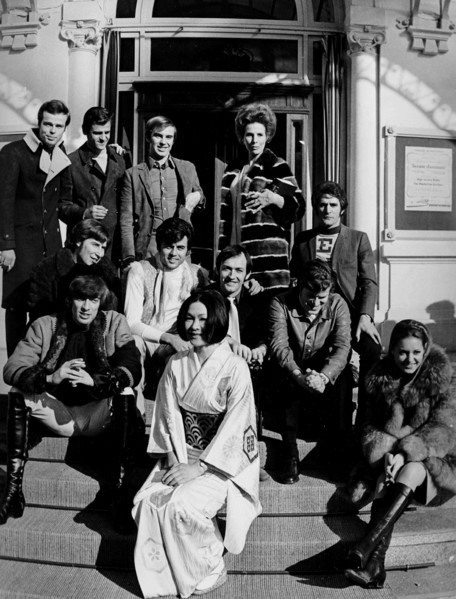 Dino, Sergio Endrigo, Johnny (Rokes), Ornella Vanoni, In Seconda Fila Shel, Bobby (Rokes), Little Tony, Mike (Rokes), Gianni Pettenati and Fausto Leali.