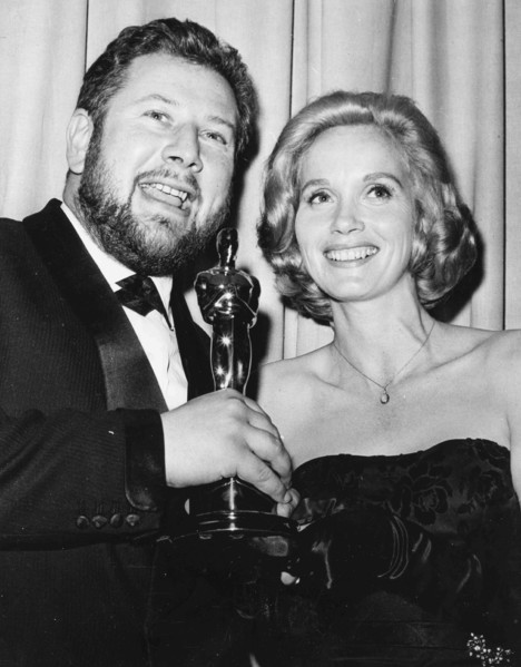 Peter Ustinov and Eva Marie Saint.