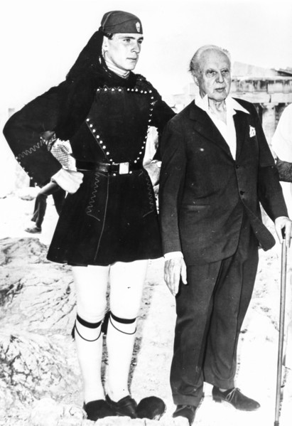 Leopold stokowsky with a royal guard at the acropolis in athens, 1962