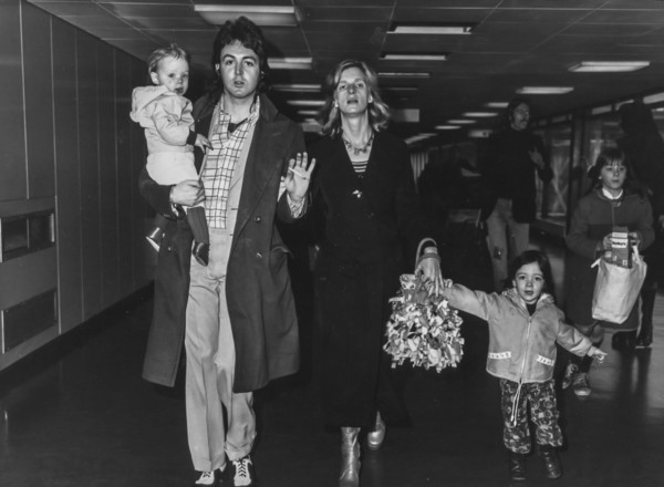 Paul mccartney and family, london airport, 1972
