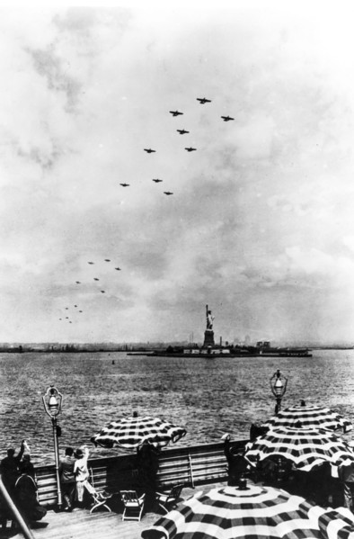 Italian planes commanded by Italo Balbo flying to New York on the Statue of Liberty, 1933