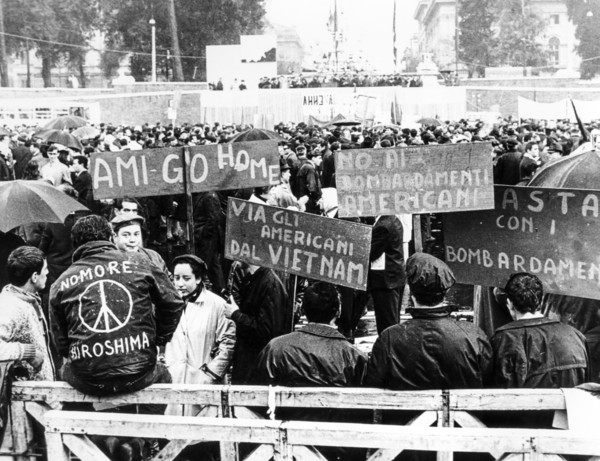 Demonstration against the war in Vietnam, Rome 1968