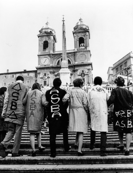 Manifestation in trinita dei monti of university students, rome 1966