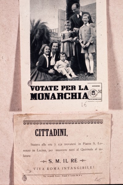 Umberto di savoia, maria jose and the princes in the gardens of the quirinale, manifesto 'voted for the monarchy', image by federico patellani, 1946