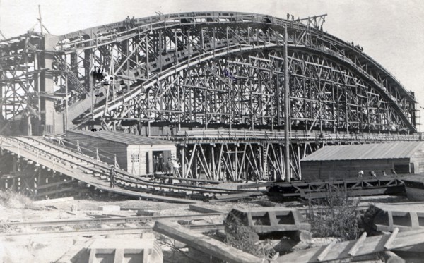 Construction of a railway bridge in Rostov-on-Don circa between 1914 and 1915