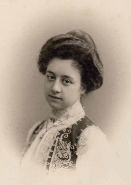 Amina Hanum Syrtlanoff